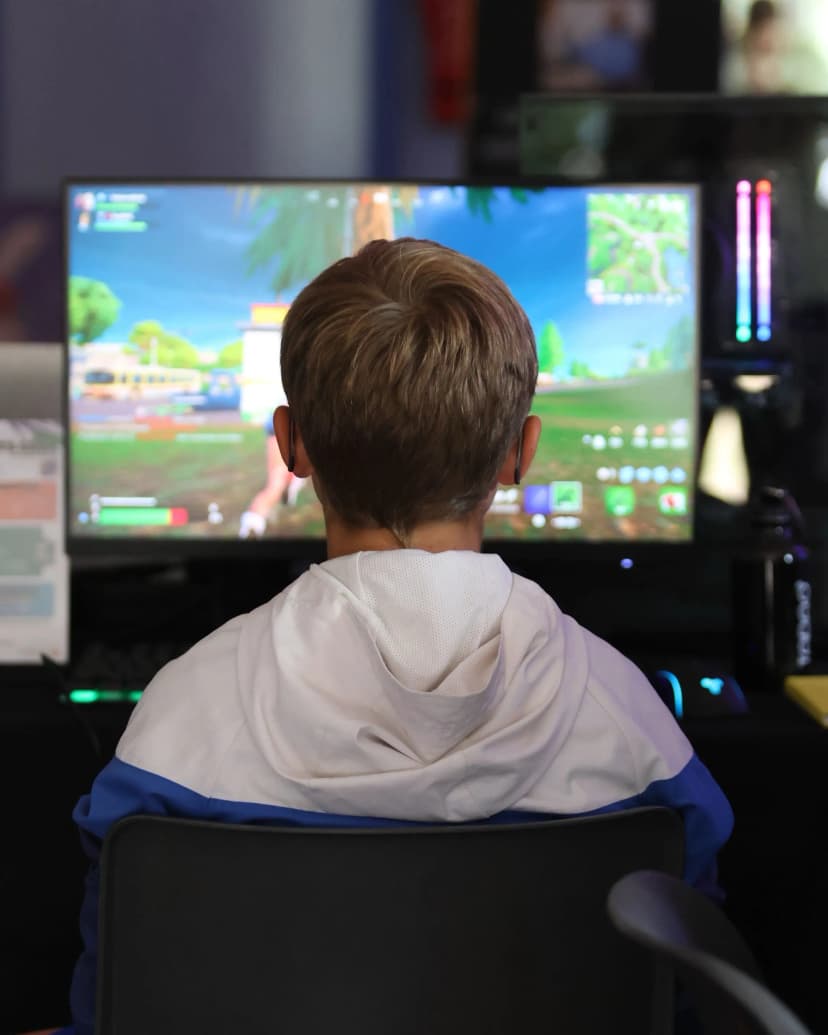 Visiteur jouant à Mario Kart 8 sur Nintendo Switch lors du Gaming House Tour 2025